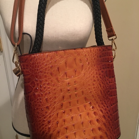 Chic Brown Croc style with wallet crossbody NWOT!! - Picture 4 of 4
